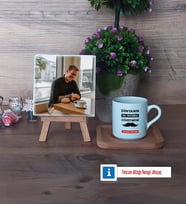 Erkek Öğretmene Hediye Fotoğraflı Dekoratif Taş, Ahşap Altlıklı Türk Kahvesi Fincanı Hediye (Model 1)