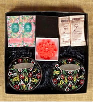 El Yapımı Çini Desenli Fincan Seti & Mehmet Efendi Kahve & Eyüp Sabri Tuncer Mendil & Lotus Mum (Siyah)