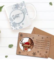 BK Gift Kişiye Özel Mutlu Yıllar Kupa Bardak ve Retro Ahşap Yılbaşı Tebrik Kartı Hediye Seti-3 (Beyaz)