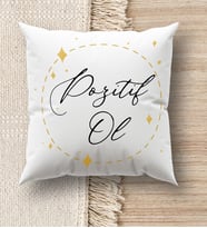 BK Gift Hayat Mottosu Tasarımlı Beyaz Kırlent Yastık, Ev Hediyesi, Ev Dekorasyonu, Dekoratif Hediye (Model 1)