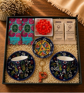 El Yapımı Çini Fincan & Çini Kase & Epoksi Harf Anahtarlık & Lotus Mum  & Kahve & Mendil & Hediye Seti (Lacivert)
