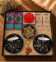 El Yapımı Çini Fincan & Çini Kase & Epoksi Harf Anahtarlık & Lotus Mum  & Kahve & Mendil & Hediye Seti (Lacivert)