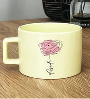 Kişiye Özel Gül ve İsim Yazılı Hediye Pastel Fincan Çiçek Desenli (Sarı)
