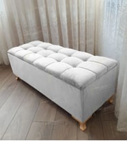 Lüks Çizgi Kapitoneli Sandıklı Puf Bench 120 cm Gold Ayak (Beyaz)