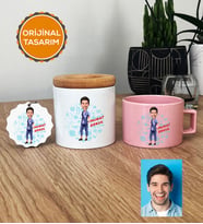 Kişiye Özel Karikatürlü Hemşire Hediye Seti Pastel Fincan, Kalemlik, Anahtarlık Erkek Hemşireye Tıp Bayramı Hediyesi (Pembe)
