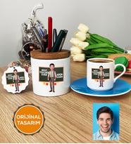 Kişiye Özel Karikatürlü Sınıf Öğretmeni Hediye Seti Türk Kahvesi Fincanı, Kalemlik, Anahtarlık Erkek Sınıf Öğretmenine Öğretmenler Günü Hediyesi (Mavi)