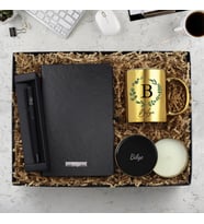 Kişiye Özel Siyah Defter & Siyah Mat Roller Kalem & Siyah Metal Kutulu Mum & Kupa Hediye Seti (Gold)
