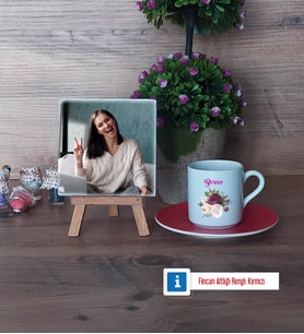 İsme Özel Doğum Günü Hediyesi Fotoğraflı Dekoratif Taş, Ahşap Altlıklı Türk Kahvesi Fincanı Hediye (Model 3)