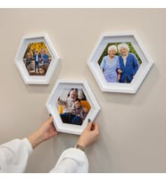 Yapışkanlı Sök Tak Büyük Altıgen Fotoğraf Çerçevesi - 3'lü Paket (Beyaz)