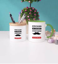 Dünyanın En Yakışıklı Öğretmeni Kupa Bardak Lacivert ve Kalemlik (Model 7)