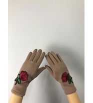 KAŞMİŞ NAKIŞ İŞLEME ÇİÇEKLİ DOKUNMATİK PARMAK KADIN ELDİVEN (Süt Kahve)