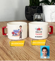 Kişiye Özel Karikatürlü İngilizce Öğretmeni Hediye Lüks Fincan Erkek İngilizce Öğretmenine Öğretmenler Günü Hediyesi (Kırmızı)