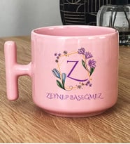 Kişiye Özel Çiçekli Z Harfli Hediye Pastel T Kupa İsim Soyisim Yazılı (Pembe)