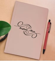 BK Gift Kişiye Özel İsimli Pudra Pembesi Sert Kapaklı Defter ve Tükenmez Kalem Seti, Arkadaşa Hediye, Yeni İş Hediyesi, Doğum Günü Hediyesi (Model 16)
