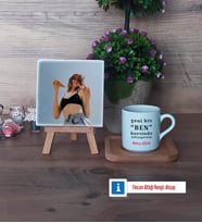 Motto Yeni Bir Ben Fotoğraflı Dekoratif Taş, Ahşap Altlıklı Türk Kahvesi Fincanı Hediye (Model 1)