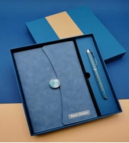 Kişiye Özel İsim Baskılı Defter Kalem Seti Farklı Renk Seçenekleriyle (Lacivert)