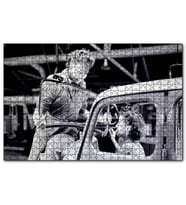 Cakapuzzle Araç Üretiminde Kadın Eli Eski Görsel  Puzzle Yapboz MDF (Ahşap) (500 Parça)