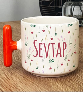 Kişiye Özel İsim Yazılı Hediye T Kupa Bardak Çiçek Desenli -6- (Turuncu)