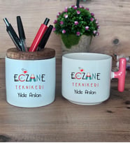 Eczane Teknikeri Hediye Sepeti Kupa Bardak T Kulplu, Kalemlik Hediyeleri Eczacılar Günü Tıp Bayramı Hediyesi (Model 4)