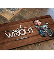 BK Gift Kişiye Özel Erkek Motorcu Karikatürlü Kabartma Figürlü Ahşap Tablo, Duvar Dekoru, Arkadaşa Hediye, Özel Tasarım Ev Hediyesi-2 (Ceviz)