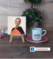 Göz Doktoru Fotoğraflı Dekoratif Taş, Ahşap Altlıklı Türk Kahvesi Fincanı Hediye Tıp Bayramı Hediyesi (Model 6)