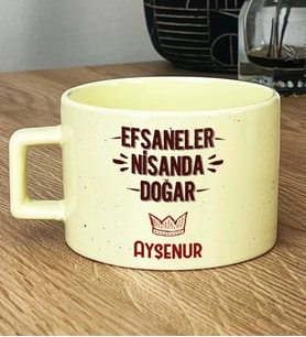 Kişiye Özel Efsaneler Nisanda Doğar Hediye Pastel Fincan Doğum Günü Hediyesi (Sarı)