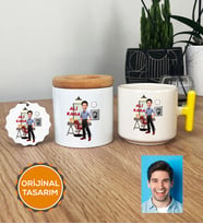 Kişiye Özel Karikatürlü Kuaför Hediye Seti T Kupa, Kalemlik, Anahtarlık Erkek Kuaföre Berbere Hediye (Sarı)