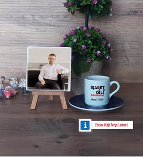 İşaret Dili Öğretmeni Fotoğraflı Dekoratif Taş, Ahşap Altlıklı Türk Kahvesi Fincanı Hediye (Model 4)