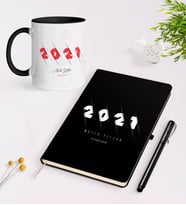 BK Gift Kişiye Özel 2024 Mutlu Yıllar Beyaz Defter Kalem ve Kupa Seti-1 (Model 2)