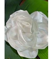 SATEN KABARTMA ÇİÇEK GİYİM DİKİŞ AKSESUARI ABİYE AKSESUARI ÇAP 22 CM (Beyaz)