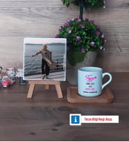 Teyze Daha Cool Fotoğraflı Dekoratif Taş, Ahşap Altlıklı Türk Kahvesi Fincanı Hediye (Model 1)