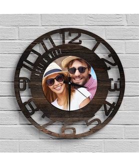 BK Gift Kişiye Özel Tasarım Fotoğraflı ve İsimli Ahşap Duvar Saati, Ev Hediyesi, Sevgiliye Hediye, Arkadaşa Hediye, Doğum Günü Hediyesi (Koyu Kahverengi )
