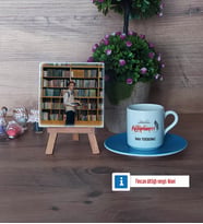 Kütüphaneci Fotoğraflı Dekoratif Taş, Ahşap Altlıklı Türk Kahvesi Fincanı Hediye (Model 5)