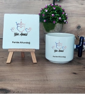 Yılın Annesi Hediye Seti Kupa Bardak T Kulplu ve Dekoratif Taş Anneye Doğum Günü Anneler Günü Hediyesi (Model 2)