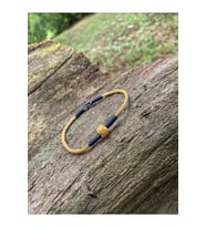 Gümüş Kazaziye Tek Top Detaylı Bileklik : Siyah - Beyaz - 20 cm : Siyah - Beyaz - 19 cm : Siyah - Beyaz - 19 cm (Siyah-Altın)
