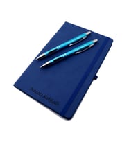 İsme Özel Lastikli Defter 2'li Tükenmez Versatil Kalem Seti (Lacivert)