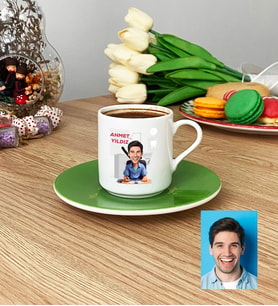 Kişiye Özel Karikatürlü Diş Hekimi Türk Kahvesi Fincanı Erkek Diş Hekimine Tıp Bayramı Hediyesi (Yeşil)