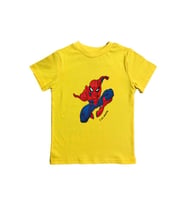 Spiderman baskılı örümcek adam pamuklu penye kumaş yazlık çocuk tişört (Sarı)