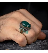 Oval Akik Kırmızı-yeşil Taşı 925 Ayar Gümüş Yüzük Yanlardan Mini Zirkon Işlemeli (Yeşil)