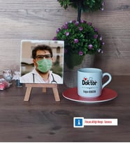 Doktor Fotoğraflı Dekoratif Taş, Ahşap Altlıklı Türk Kahvesi Fincanı Hediye Tıp Bayramı Hediyesi Doktora Hediye (Model 8)