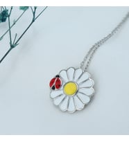 Mineli Uğur Böcekli Papatya Kolye (Gümüş)