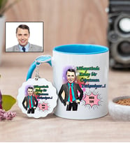 Karikatürlü Erkek Öğretmen Kupa Bardak ve Anahtarlık Hediye Seti (Mavi)