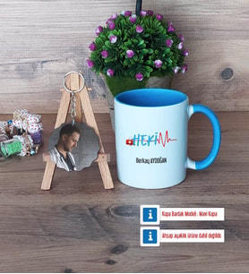 Hekim Kupa Bardak Beyaz ve Fotoğraflı Ahşap Anahtarlık Hediye (Model 4)