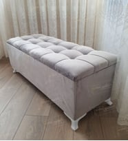 Çizgi Kapitoneli Sandıklı Puf 100 cm Beyaz Ayak (Gri)