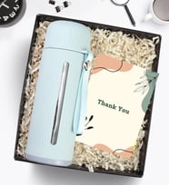 Hediye Kutusunda 500 ml Plastik Sargılı Cam Matara (Mavi)