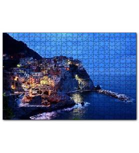 Cakapuzzle Kayalıkların Üzerindeki Sahil Kasabası  Puzzle Yapboz MDF (Ahşap) (500 Parça)