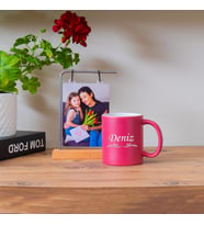 Kişiye Özel Ahşap Standlı Fotoğraflı Çerçevesi & Renkli Kupa Bardak Model no:875 (Fuşya)