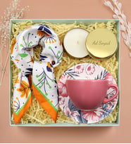 Kişiye Özel Gold Metal Kutulu Mum & Fincan & Turuncu Fular Hediye Seti (Pembe)