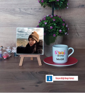 Biyoloji Öğretmeni Fotoğraflı Dekoratif Taş, Ahşap Altlıklı Türk Kahvesi Fincanı Hediye (Model 3)