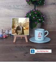 Yazı İşleri Müdürü Fotoğraflı Dekoratif Taş, Ahşap Altlıklı Türk Kahvesi Fincanı Hediye (Model 2)